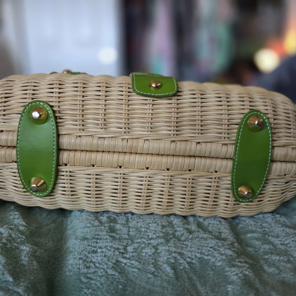 Etienne Aigner Green and Tan Shoulder Bag - Picture 9 of 11